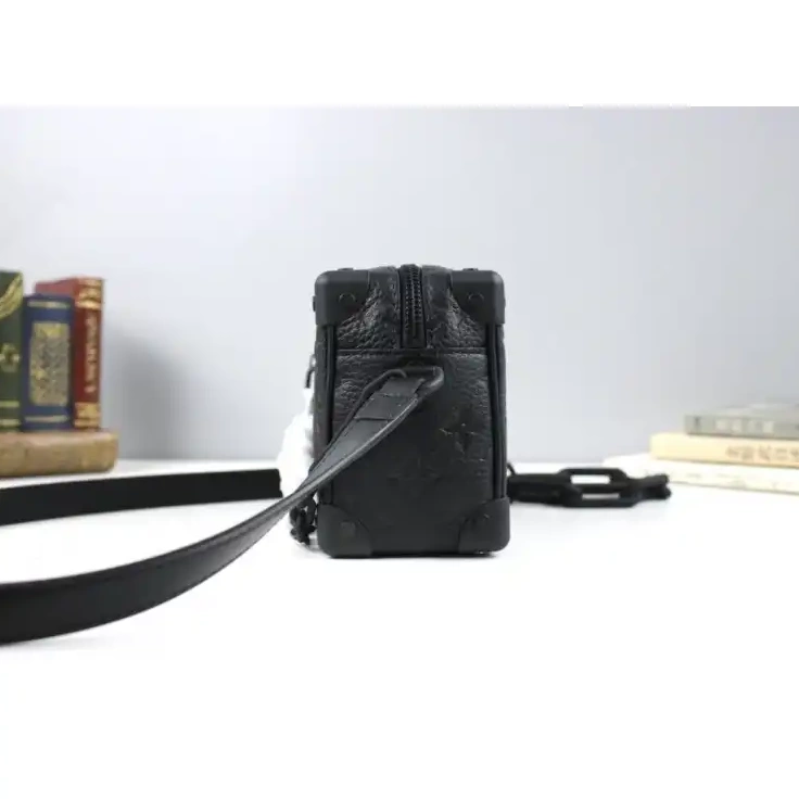 20DJ570013 LV Bags 0808
